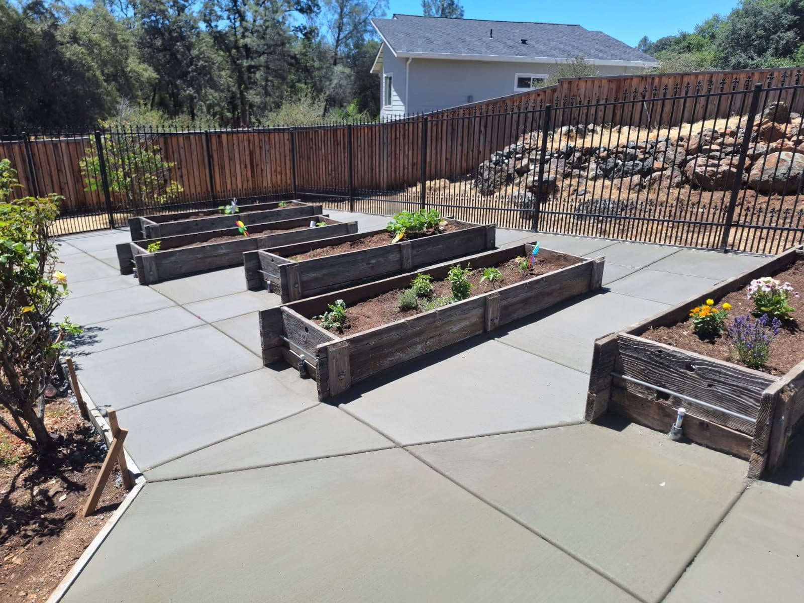 Gallery photos for Garden Transformation with Seamless Concrete Flatwork: Image #1